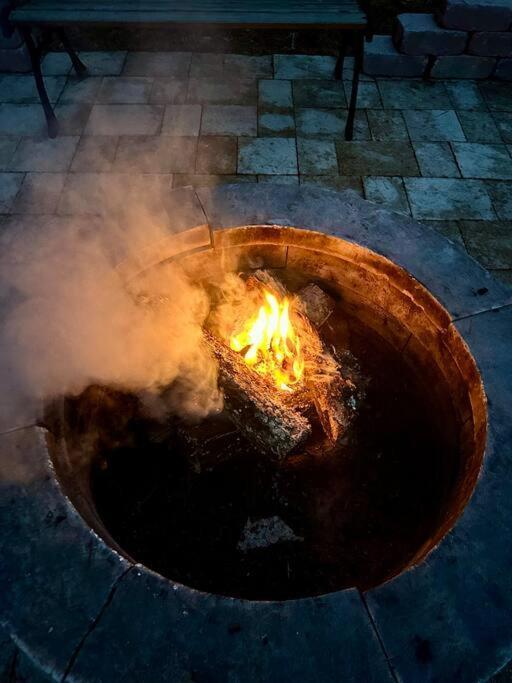 Beautiful & Peaceful Cabin W/ Deck Garden & Fire-Pit マーフィ エクステリア 写真