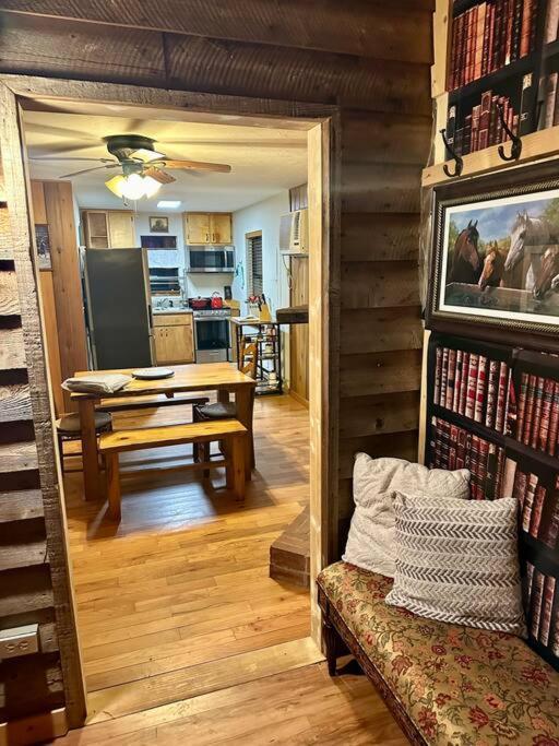 Beautiful & Peaceful Cabin W/ Deck Garden & Fire-Pit マーフィ エクステリア 写真