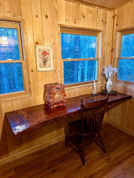 Beautiful & Peaceful Cabin W/ Deck Garden & Fire-Pit マーフィ エクステリア 写真