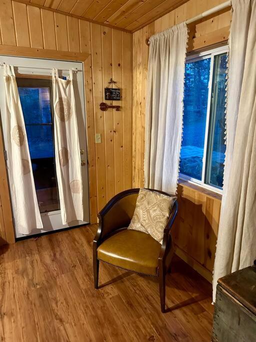 Beautiful & Peaceful Cabin W/ Deck Garden & Fire-Pit マーフィ エクステリア 写真